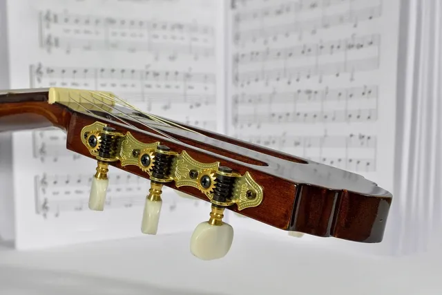 Golden Classical Guitar Machine Hea