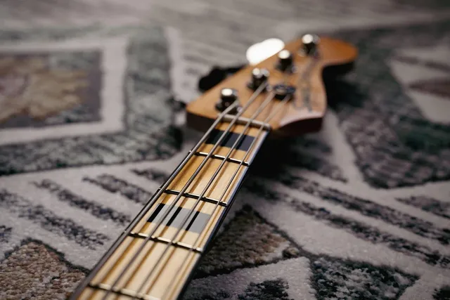 DF406 4 String Electric Bass
