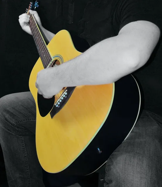 41 Inch Spruce Acoustic Guitar in M