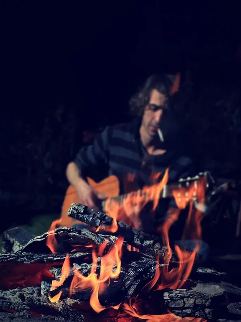 Guitar Hanger with Self-motion Lock