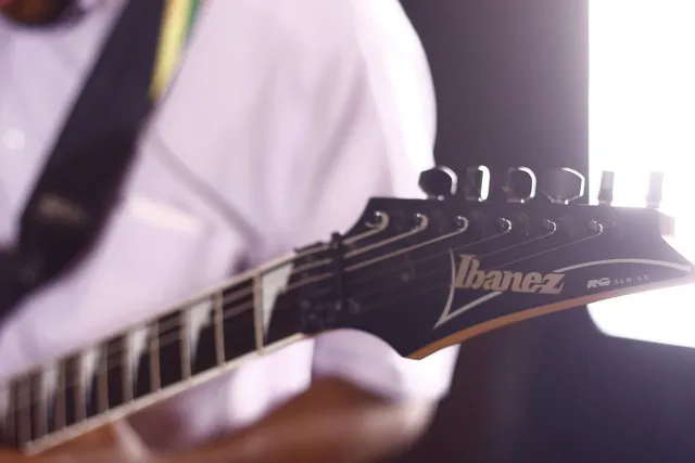 DF406 4 String Electric Bass