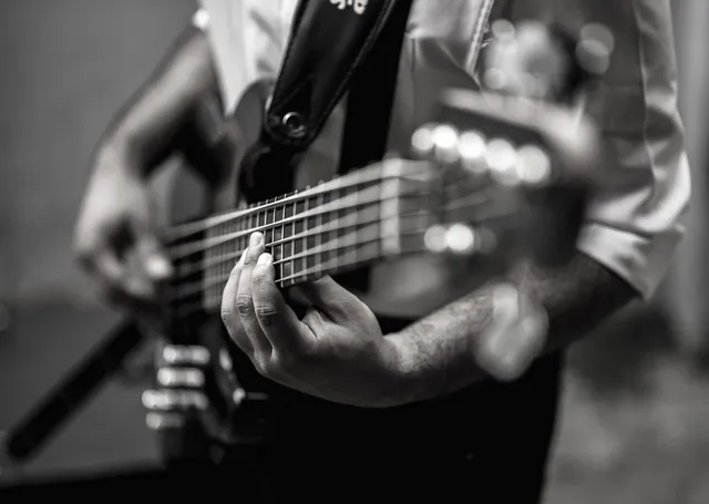 DF501 6 String Electric Bass